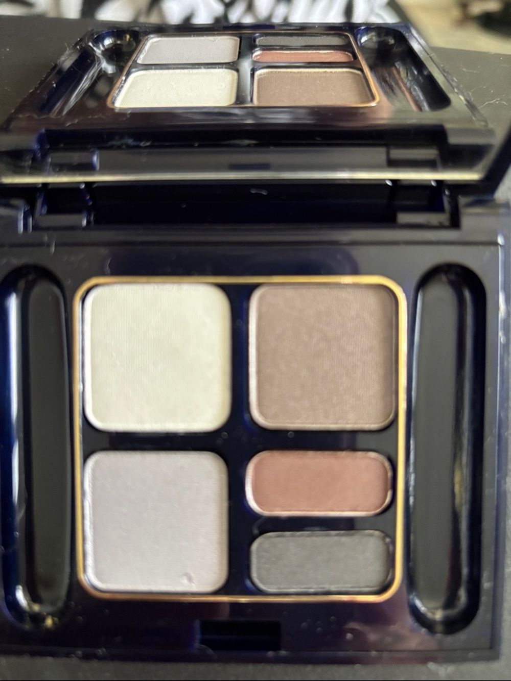 06 Clouds Eye Shadow Compact